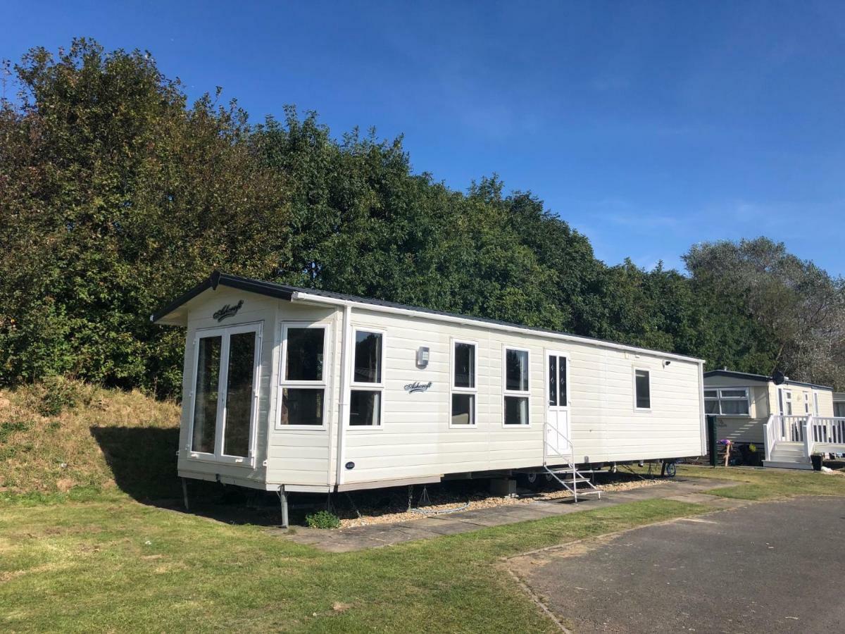 Gold Standard Caravan On South View Park Hotel Skegness Exterior photo